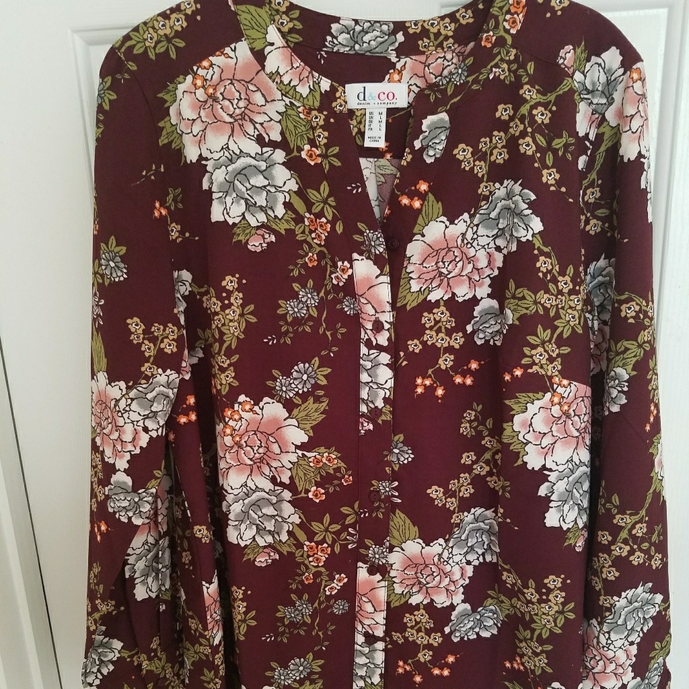 🌺 D&Co Floral blouse